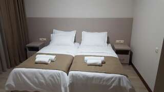 Отель HOTEL TESA Гонио Стандартный двухместный номер с 2 отдельными кроватями и видом на горы-2